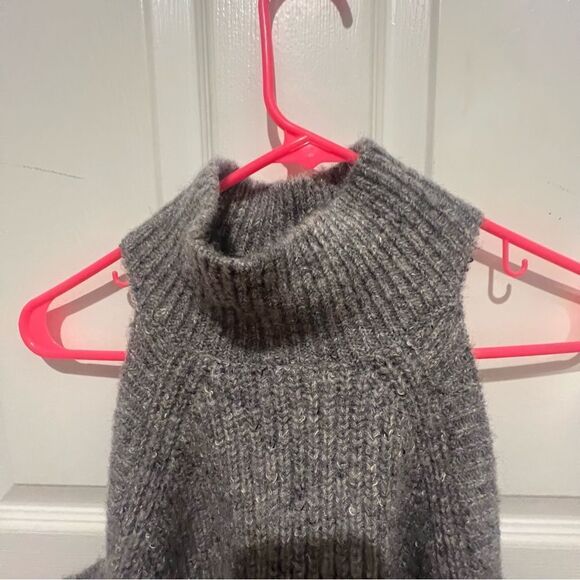 NWOT ASTR the Label womens Tori mock cold shoulder sweater medium gray‎ - Picture 8 of 11
